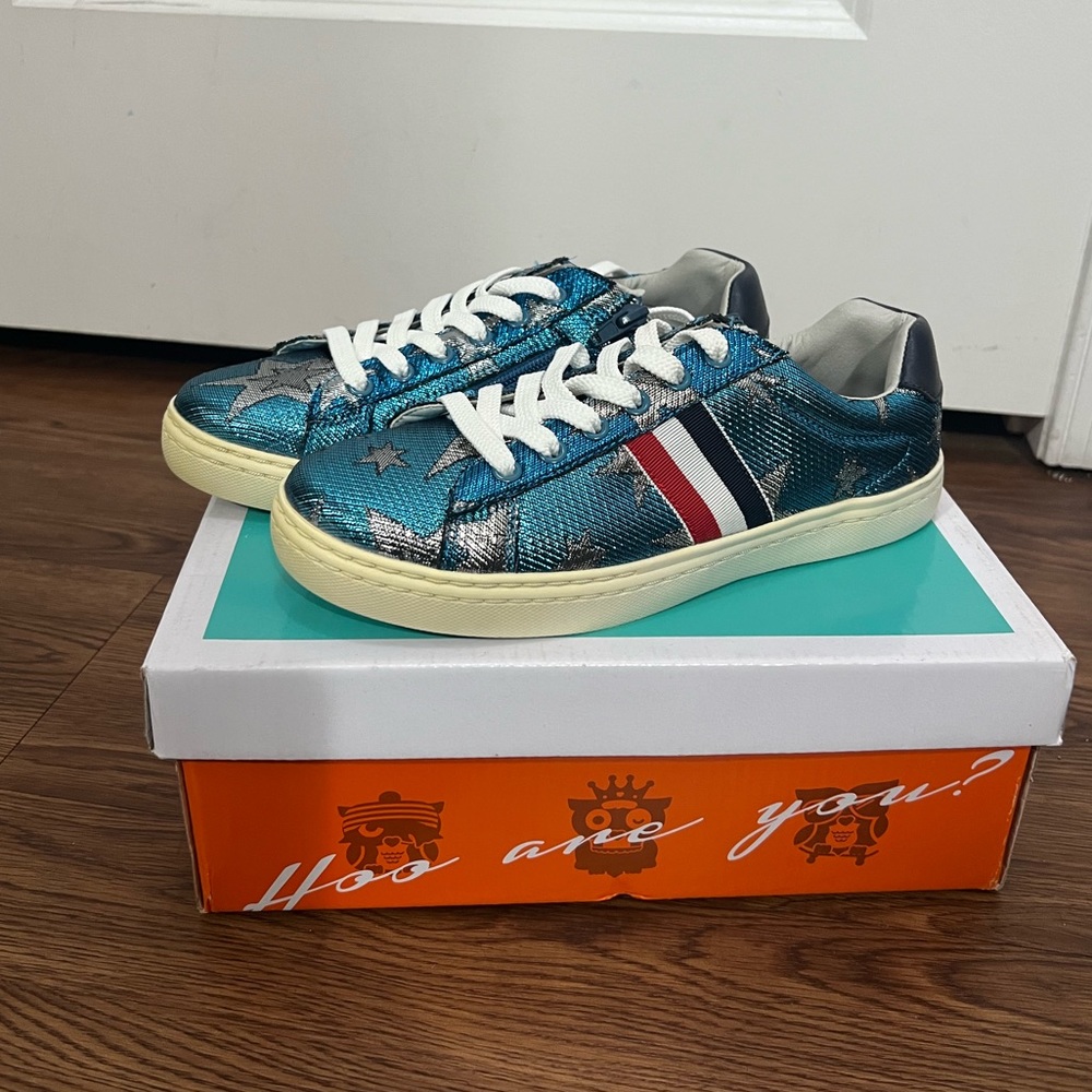 NIB Hoo Blue Ava Star & Stripe Metallic Star Lace Up Sneakers Size 6 US